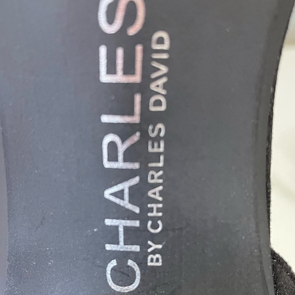 NWOB Charles by Charles David “Kandy” Faux Fur Block Heel Strap Sandal Size 7.5 - Picture 9 of 10